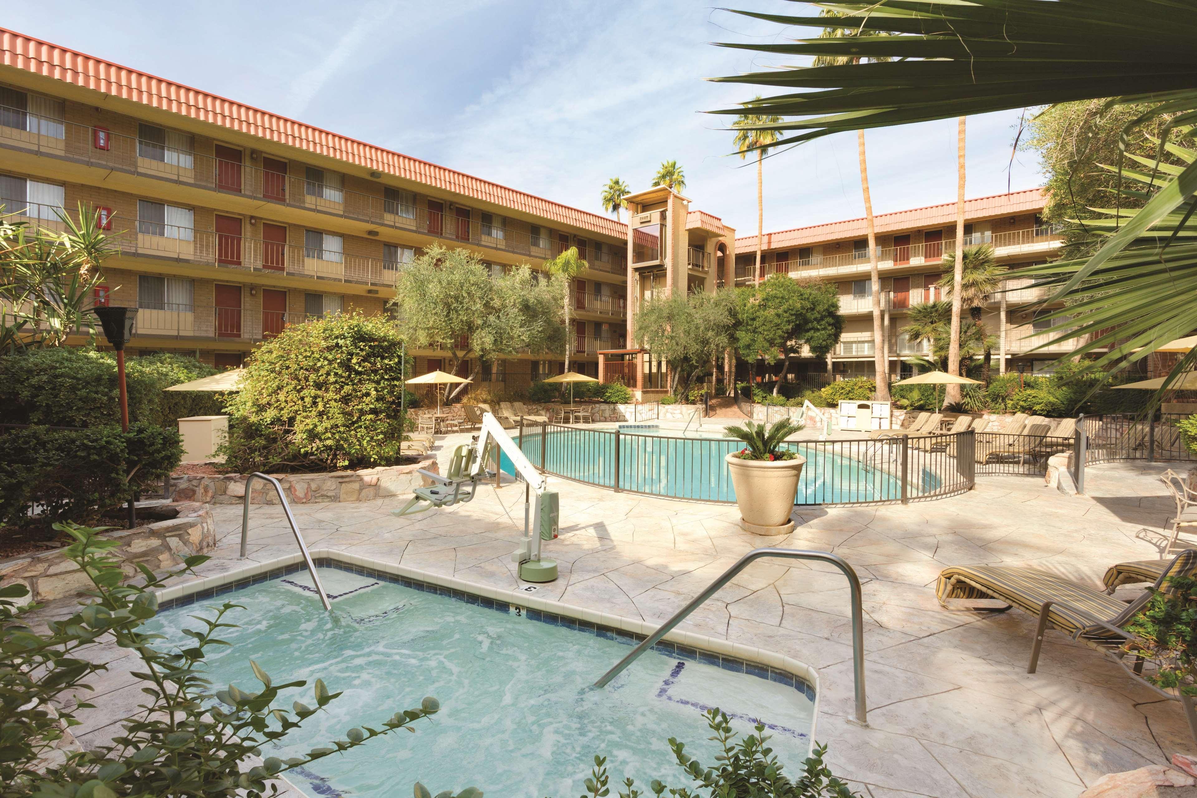 Motel 6 Phoenix, Az - Sky Harbor Exterior photo